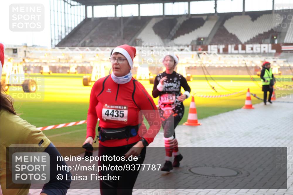 07.12.2025 - St. Pauli X-Mass-Run No. 15 Luisa Fischer http://msf.ph/oto/9377787 07.12.2025 10:28:01 Ziel 4435, 3793, 175, 1312, 1317, 1618, 1717, 2060, 2101, 2188, 2677, 3154, 3156, 3458, 3571, 3706, 3707, 3713, 3714, 3715, 3722, 3723, 3793, 4132, 4133, 4225, 4350, 4383, 4391, 4409, 4410, 4435, 4462, 4463, 4515, 4516, 4875 meine-sportfotos.de