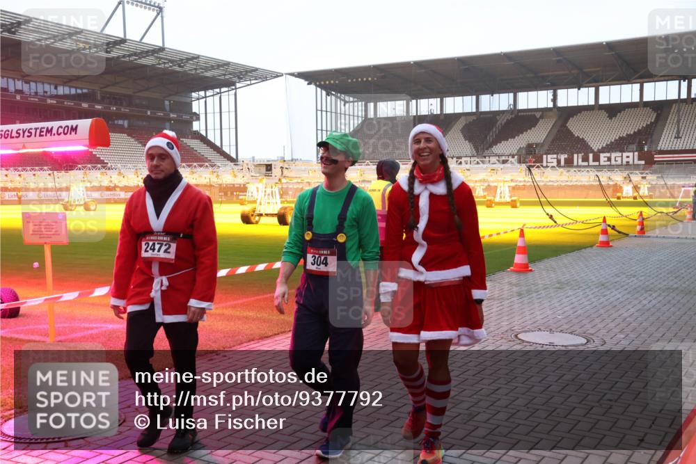 07.12.2025 - St. Pauli X-Mass-Run No. 15 Luisa Fischer http://msf.ph/oto/9377792 07.12.2025 10:03:00 Ziel 15, 2472, 304, 63, 304, 885, 918, 1105, 1314, 1828, 1829, 1934, 2510, 2514, 2604, 2780, 2781, 2908, 2923, 3284, 3518, 3892, 3944 meine-sportfotos.de