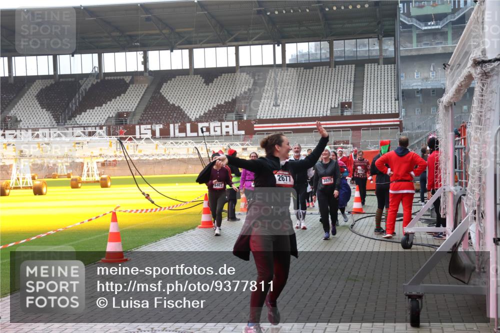 07.12.2025 - St. Pauli X-Mass-Run No. 15 Luisa Fischer http://msf.ph/oto/9377811 07.12.2025 10:28:09 Ziel 4463, 2677, 3571, 3706, 175, 1312, 1317, 1717, 2060, 2101, 2188, 2677, 3154, 3156, 3458, 3571, 3706, 3707, 3713, 3714, 3715, 3722, 3723, 3793, 3879, 3881, 3883, 4132, 4133, 4189, 4350, 4383, 4435, 4453, 4454, 4462, 4463, 4515, 4516, 4527, 4538, 4875 meine-sportfotos.de