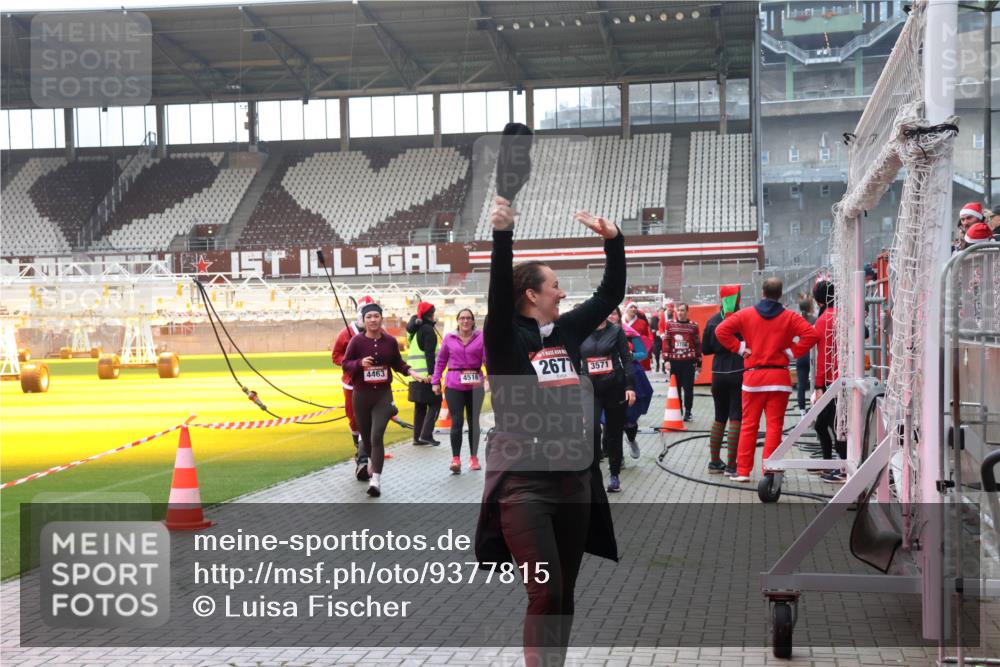 07.12.2025 - St. Pauli X-Mass-Run No. 15 Luisa Fischer http://msf.ph/oto/9377815 07.12.2025 10:28:10 Ziel 4463, 370, 4516, 2677, 3571, 175, 1312, 1717, 1742, 1745, 2060, 2101, 2188, 2677, 3154, 3156, 3458, 3571, 3706, 3707, 3713, 3714, 3715, 3722, 3723, 3793, 3879, 3881, 3883, 4065, 4132, 4133, 4189, 4350, 4383, 4435, 4453, 4454, 4462, 4463, 4515, 4516, 4527, 4538, 4875 meine-sportfotos.de