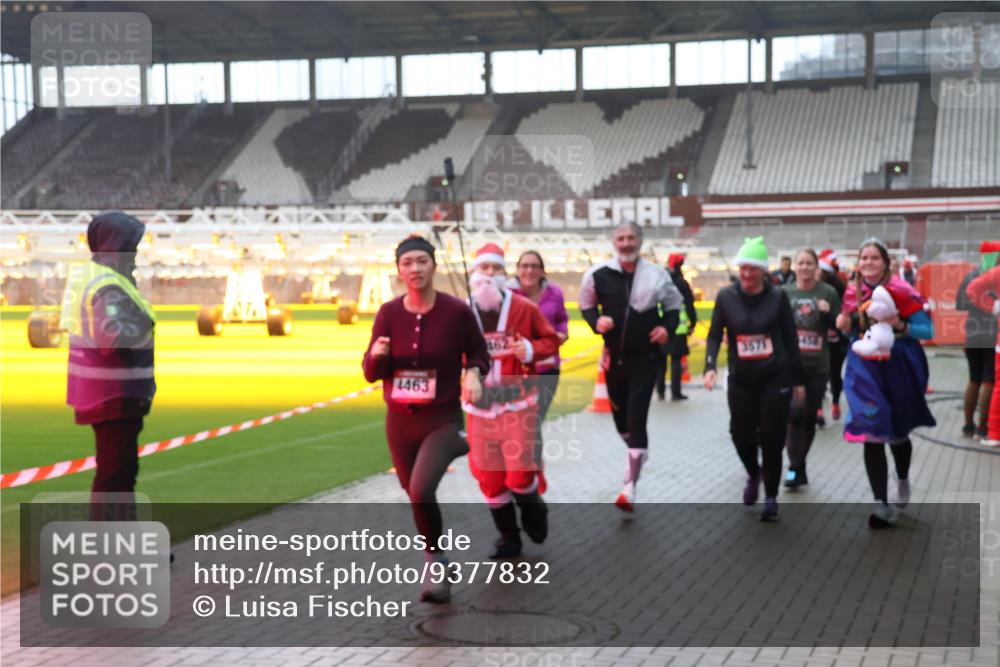 07.12.2025 - St. Pauli X-Mass-Run No. 15 Luisa Fischer http://msf.ph/oto/9377832 07.12.2025 10:28:13 Ziel 4463, 3571, 175, 1507, 1717, 1742, 1745, 2060, 2101, 2188, 2677, 3154, 3156, 3412, 3458, 3571, 3706, 3707, 3713, 3714, 3715, 3722, 3723, 3729, 3730, 3793, 3879, 3881, 3883, 4064, 4065, 4132, 4133, 4189, 4344, 4350, 4383, 4435, 4453, 4454, 4462, 4463, 4515, 4516, 4527, 4538, 4700, 4704, 4708, 4710, 4875 meine-sportfotos.de
