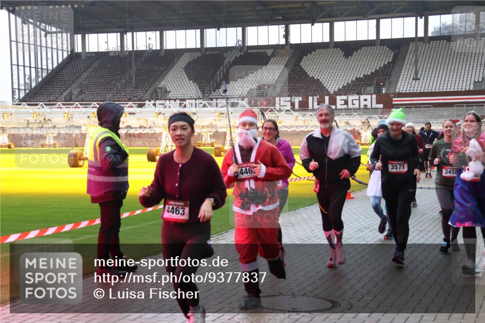 07.12.2025 - St. Pauli X-Mass-Run No. 15 Luisa Fischer http://msf.ph/oto/9377837 07.12.2025 10:28:13 Ziel 4463, 4462, 3571, 3156, 3458, 175, 1507, 1717, 1742, 1745, 2060, 2101, 2188, 2677, 3154, 3156, 3412, 3458, 3571, 3706, 3707, 3713, 3714, 3715, 3722, 3723, 3729, 3730, 3793, 3879, 3881, 3883, 4064, 4065, 4132, 4133, 4189, 4344, 4350, 4383, 4435, 4453, 4454, 4462, 4463, 4515, 4516, 4527, 4538, 4700, 4704, 4708, 4710, 4875 meine-sportfotos.de
