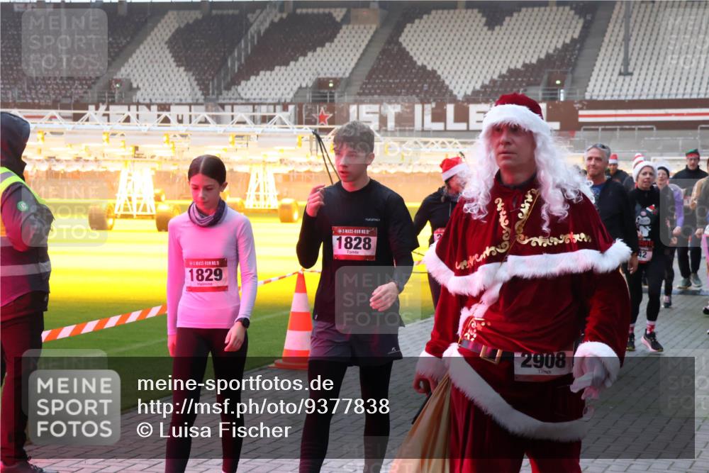 07.12.2025 - St. Pauli X-Mass-Run No. 15 Luisa Fischer http://msf.ph/oto/9377838 07.12.2025 10:03:20 Ziel 15, 1829, 1828, 42, 2908, 177, 442, 443, 885, 918, 936, 943, 956, 963, 1105, 1118, 1314, 1594, 1828, 1829, 2505, 2510, 2514, 2604, 2780, 2781, 2908, 3284, 3417, 3518, 3892 meine-sportfotos.de