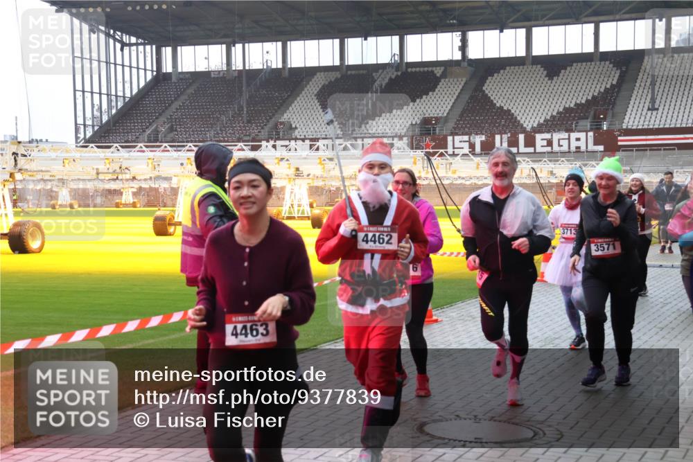 07.12.2025 - St. Pauli X-Mass-Run No. 15 Luisa Fischer http://msf.ph/oto/9377839 07.12.2025 10:28:14 Ziel 4463, 4462, 3713, 3571, 175, 1507, 1717, 1742, 1745, 2060, 2101, 2188, 2677, 3154, 3156, 3412, 3458, 3571, 3706, 3707, 3713, 3714, 3715, 3722, 3723, 3727, 3729, 3730, 3793, 3879, 3881, 3883, 4064, 4065, 4132, 4133, 4189, 4344, 4350, 4383, 4435, 4453, 4454, 4462, 4463, 4515, 4516, 4527, 4538, 4700, 4704, 4708, 4710, 4875 meine-sportfotos.de