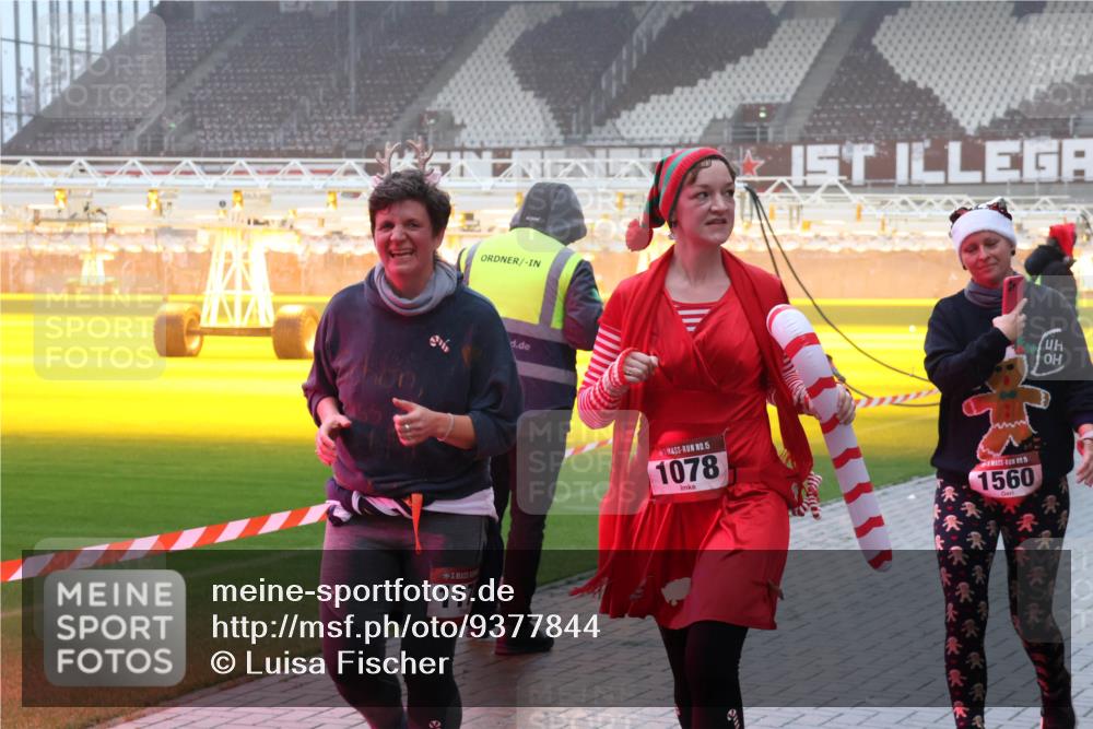 07.12.2025 - St. Pauli X-Mass-Run No. 15 Luisa Fischer http://msf.ph/oto/9377844 07.12.2025 11:08:51 Ziel 117, 15, 1078, 5, 1560, 100, 152, 155, 166, 396, 446, 629, 635, 653, 758, 772, 784, 1078, 1129, 1170, 1184, 1226, 1230, 1249, 1342, 1355, 1412, xxxx, 1424, 1464, 1491, 1520, 1525, 1559, 1560, 1596, 1625, 1706, 1809, 1810, 2259, 2893, 4471, 4584, 4798, 4815, 4819, 4830 meine-sportfotos.de