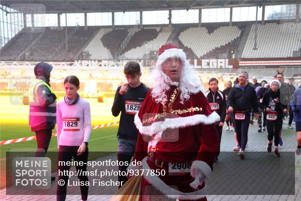 07.12.2025 - St. Pauli X-Mass-Run No. 15 Luisa Fischer http://msf.ph/oto/9377850 07.12.2025 10:03:21 Ziel 15, 1829, 1828, 6502, 2908, 2781, 2923, 442, 177, 442, 443, 460, 885, 918, 936, 943, 956, 963, 1105, 1118, 1314, 1594, 1828, 1829, 2505, 2510, 2514, 2682, 2780, 2781, 2908, 3284, 3417, 3518, 3892 meine-sportfotos.de