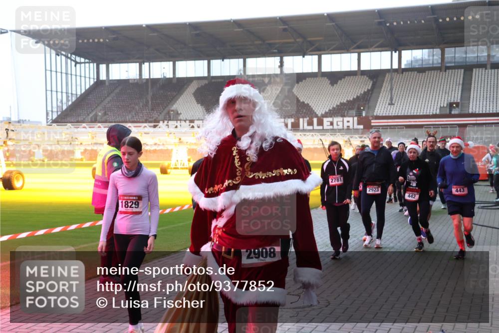07.12.2025 - St. Pauli X-Mass-Run No. 15 Luisa Fischer http://msf.ph/oto/9377852 07.12.2025 10:03:22 Ziel 15, 1829, 2908, 2781, 2923, 443, 442, 177, 442, 443, 460, 885, 918, 936, 943, 956, 963, 965, 1105, 1118, 1314, 1594, 2505, 2510, 2514, 2682, 2780, 2781, 2908, 3284, 3417, 3518, 3892 meine-sportfotos.de
