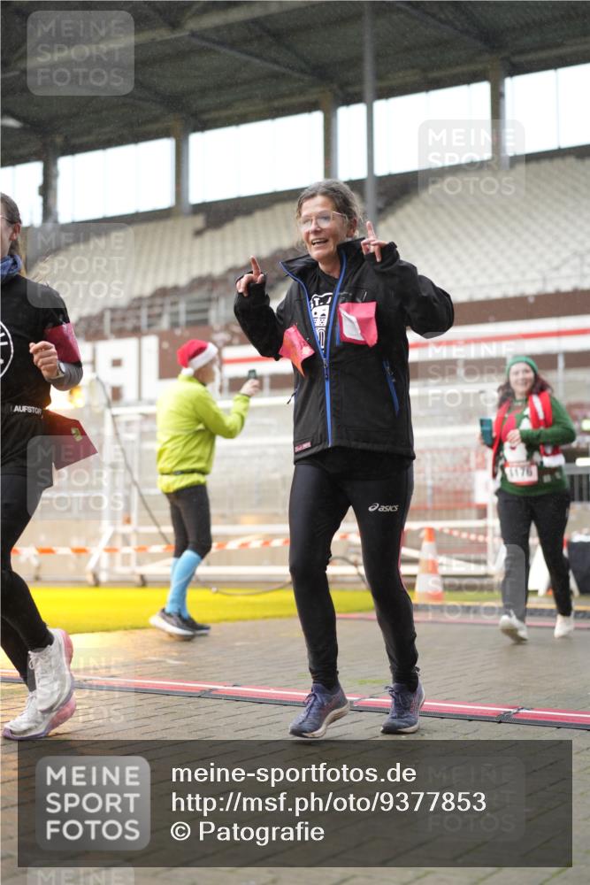 07.12.2025 - St. Pauli X-Mass-Run No. 15 Patografie http://msf.ph/oto/9377853 07.12.2025 10:08:43 Ziel 390, 707, 786, 789, 947, 1002, 1031, 1176, 2247, 2248, 2521, 3212, 3332, 3335, 3484, 3495, 3671, 3759, 3904, 3907, 4205, 4232, 4234, 4451 meine-sportfotos.de