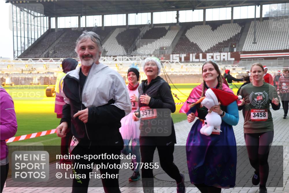 07.12.2025 - St. Pauli X-Mass-Run No. 15 Luisa Fischer http://msf.ph/oto/9377855 07.12.2025 10:28:15 Ziel 5, 3571, 3458, 3706, 175, 1507, 1717, 1742, 1745, 2060, 2101, 2188, 2677, 3154, 3156, 3412, 3458, 3571, 3706, 3707, 3713, 3714, 3715, 3722, 3723, 3727, 3729, 3730, 3793, 3879, 3881, 3883, 4064, 4065, 4132, 4133, 4189, 4344, 4350, 4376, 4380, 4383, 4435, 4453, 4454, 4462, 4463, 4515, 4516, 4527, 4538, 4700, 4704, 4708, 4710, 4875 meine-sportfotos.de
