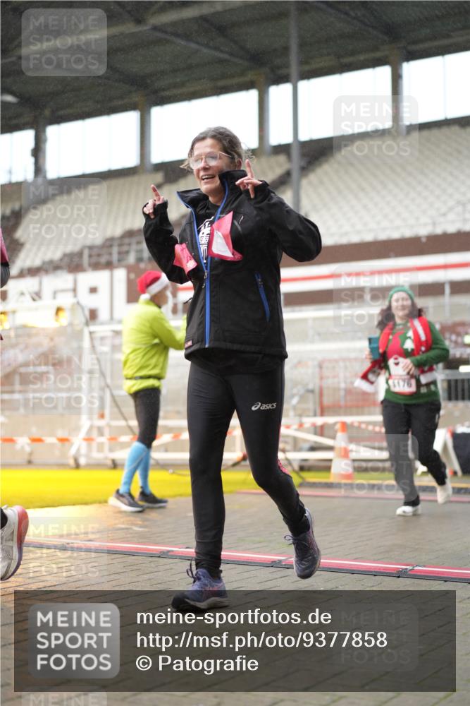 07.12.2025 - St. Pauli X-Mass-Run No. 15 Patografie http://msf.ph/oto/9377858 07.12.2025 10:08:43 Ziel 390, 707, 786, 789, 947, 1002, 1031, 1176, 2247, 2248, 2521, 3212, 3332, 3335, 3484, 3495, 3671, 3759, 3904, 3907, 4205, 4232, 4234, 4451 meine-sportfotos.de