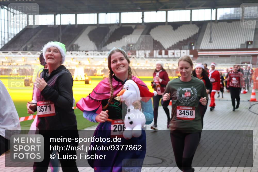 07.12.2025 - St. Pauli X-Mass-Run No. 15 Luisa Fischer http://msf.ph/oto/9377862 07.12.2025 10:28:16 Ziel 3571, 206, 3458, 175, 1507, 1717, 1742, 1745, 2060, 2101, 2188, 2677, 3154, 3156, 3412, 3458, 3706, 3707, 3713, 3714, 3715, 3722, 3723, 3727, 3729, 3730, 3793, 3879, 3881, 3883, 4064, 4065, 4132, 4133, 4189, 4344, 4350, 4376, 4380, 4383, 4435, 4453, 4454, 4462, 4463, 4515, 4516, 4527, 4538, 4700, 4704, 4708, 4710, 4875 meine-sportfotos.de