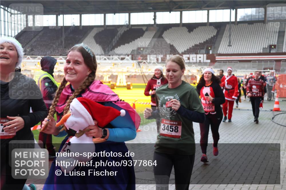 07.12.2025 - St. Pauli X-Mass-Run No. 15 Luisa Fischer http://msf.ph/oto/9377864 07.12.2025 10:28:16 Ziel 2101, 5, 3458, 5704, 175, 1507, 1717, 1742, 1745, 2060, 2101, 2188, 2677, 3154, 3156, 3412, 3458, 3706, 3707, 3713, 3714, 3715, 3722, 3723, 3727, 3729, 3730, 3793, 3879, 3881, 3883, 4064, 4065, 4132, 4133, 4189, 4344, 4350, 4376, 4380, 4383, 4435, 4453, 4454, 4462, 4463, 4515, 4516, 4527, 4538, 4700, 4704, 4708, 4710, 4875 meine-sportfotos.de