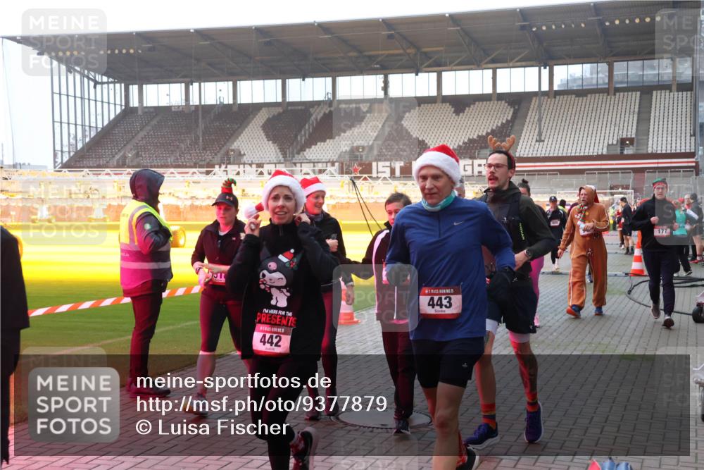 07.12.2025 - St. Pauli X-Mass-Run No. 15 Luisa Fischer http://msf.ph/oto/9377879 07.12.2025 10:03:24 Ziel 442, 15, 443, 177, 177, 442, 443, 460, 885, 918, 936, 943, 956, 963, 965, 1105, 1118, 1314, 1594, 2505, 2510, 2514, 2682, 2780, 2781, 2908, 3284, 3417, 3518, 3892 meine-sportfotos.de