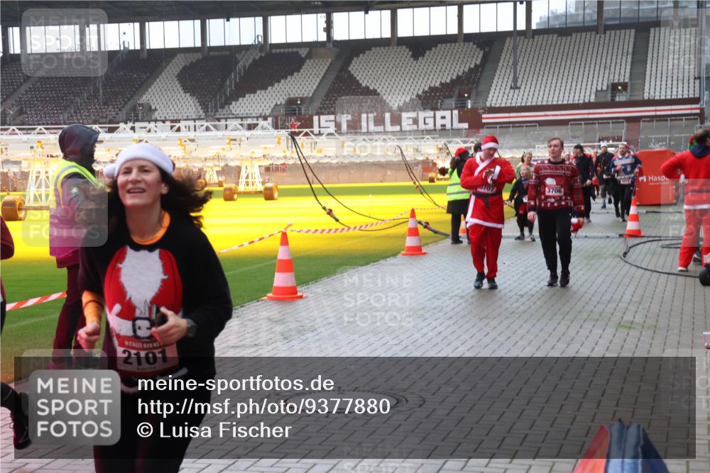 07.12.2025 - St. Pauli X-Mass-Run No. 15 Luisa Fischer http://msf.ph/oto/9377880 07.12.2025 10:28:18 Ziel 2101, 3706, 175, 1507, 1717, 1742, 1745, 2060, 2101, 2188, 2677, 3154, 3156, 3412, 3458, 3706, 3707, 3713, 3714, 3715, 3722, 3723, 3727, 3729, 3730, 3793, 3879, 3881, 3883, 4064, 4065, 4132, 4133, 4159, 4160, 4189, 4344, 4350, 4376, 4380, 4383, 4435, 4453, 4454, 4462, 4463, 4515, 4516, 4527, 4538, 4700, 4704, 4708, 4710, 4875 meine-sportfotos.de