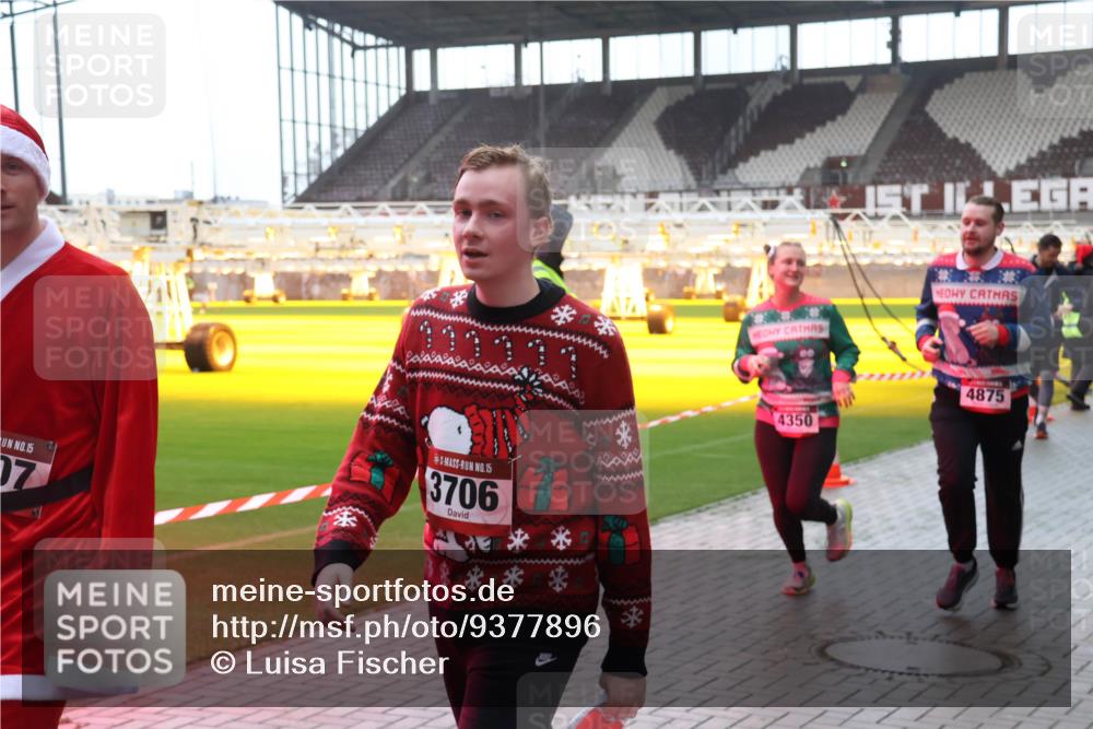07.12.2025 - St. Pauli X-Mass-Run No. 15 Luisa Fischer http://msf.ph/oto/9377896 07.12.2025 10:28:26 Ziel 15, 07, 15, 3706, 4350, 4875, 175, 1507, 1717, 1742, 1745, 2060, 2101, 2188, 2526, 2677, 2723, 3154, 3156, 3395, 3412, 3413, 3458, 3472, 3706, 3707, 3713, 3727, 3729, 3730, 3879, 3881, 3883, 4064, 4065, 4132, 4133, 4159, 4160, 4189, 4245, 4344, 4350, 4376, 4380, 4383, 4453, 4454, 4462, 4463, 4515, 4516, 4527, 4538, 4697, 4698, 4700, 4701, 4702, 4704, 4706, 4707, 4708, 4710, 4875 meine-sportfotos.de