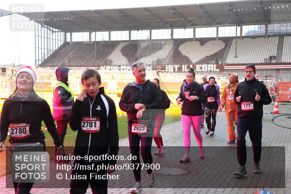 07.12.2025 - St. Pauli X-Mass-Run No. 15 Luisa Fischer http://msf.ph/oto/9377900 07.12.2025 10:03:26 Ziel 15, 2780, 15, 2781, 2923, 28, 3892, 943, 177, 177, 442, 443, 460, 885, 918, 936, 943, 956, 963, 965, 1118, 1314, 1594, 2505, 2510, 2514, 2682, 2780, 2781, 2908, 2973, 2975, 3284, 3417, 3518, 3892 meine-sportfotos.de