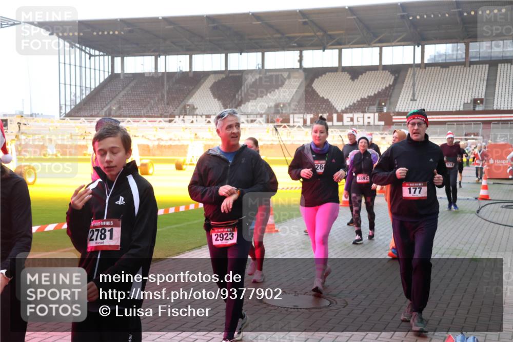 07.12.2025 - St. Pauli X-Mass-Run No. 15 Luisa Fischer http://msf.ph/oto/9377902 07.12.2025 10:03:27 Ziel 15, 2781, 2923, 28, 3892, 177, 177, 442, 443, 460, 885, 918, 936, 943, 956, 963, 965, 1118, 1314, 1594, 2505, 2510, 2514, 2682, 2780, 2781, 2908, 2973, 2975, 3284, 3417, 3518, 3892 meine-sportfotos.de