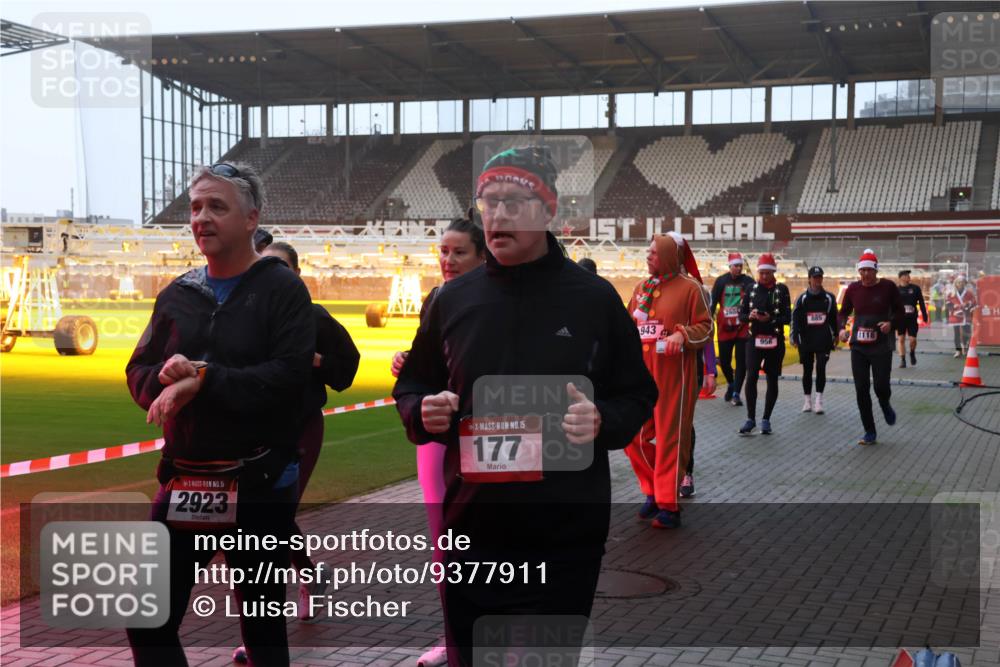 07.12.2025 - St. Pauli X-Mass-Run No. 15 Luisa Fischer http://msf.ph/oto/9377911 07.12.2025 10:03:28 Ziel 15, 2923, 15, 177, 943, 2604, 956, 1118, 177, 442, 443, 460, 885, 918, 936, 943, 956, 963, 965, 1118, 1314, 1594, 2505, 2510, 2514, 2682, 2780, 2781, 2908, 2973, 2975, 3284, 3417, 3518, 3892 meine-sportfotos.de