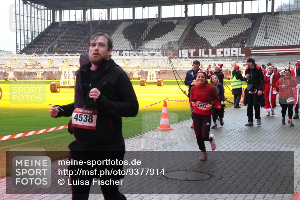 07.12.2025 - St. Pauli X-Mass-Run No. 15 Luisa Fischer http://msf.ph/oto/9377914 07.12.2025 10:28:29 Ziel 4538, 3412, 413, 4453, 175, 1507, 1717, 1742, 1745, 2060, 2101, 2188, 2526, 2723, 3154, 3156, 3395, 3412, 3413, 3454, 3458, 3472, 3713, 3727, 3729, 3730, 3879, 3881, 3883, 4064, 4065, 4132, 4133, 4159, 4160, 4189, 4245, 4344, 4350, 4376, 4380, 4383, 4453, 4454, 4462, 4463, 4515, 4516, 4527, 4538, 4697, 4698, 4700, 4701, 4702, 4704, 4706, 4707, 4708, 4710, 4875 meine-sportfotos.de