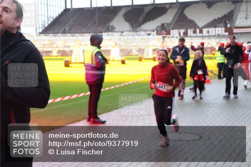 07.12.2025 - St. Pauli X-Mass-Run No. 15 Luisa Fischer http://msf.ph/oto/9377919 07.12.2025 10:28:29 Ziel 341, 175, 1507, 1717, 1742, 1745, 2060, 2101, 2188, 2526, 2723, 3154, 3156, 3395, 3412, 3413, 3454, 3458, 3472, 3713, 3727, 3729, 3730, 3879, 3881, 3883, 4064, 4065, 4132, 4133, 4159, 4160, 4189, 4245, 4344, 4350, 4376, 4380, 4383, 4453, 4454, 4462, 4463, 4515, 4516, 4527, 4538, 4697, 4698, 4700, 4701, 4702, 4704, 4706, 4707, 4708, 4710, 4875 meine-sportfotos.de