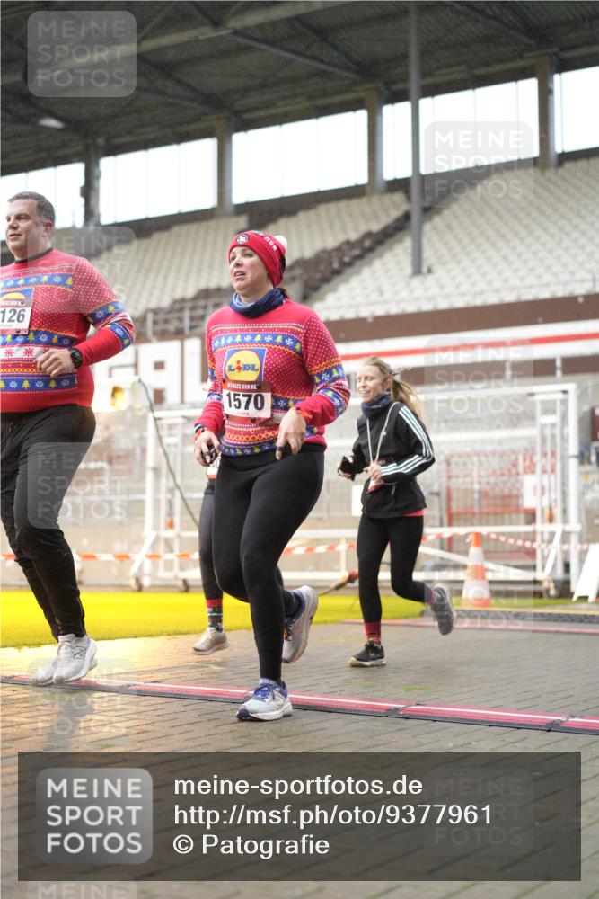 07.12.2025 - St. Pauli X-Mass-Run No. 15 Patografie http://msf.ph/oto/9377961 07.12.2025 10:08:54 Ziel 19, 390, 786, 789, 947, 1002, 1031, 1176, 1461, 1465, 1570, 1575, 1576, 2126, 2521, 3300, 3332, 3335, 3484, 3891, 3904, 3907, 4066, 4067, 4068 meine-sportfotos.de