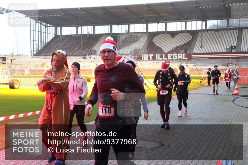 07.12.2025 - St. Pauli X-Mass-Run No. 15 Luisa Fischer http://msf.ph/oto/9377968 07.12.2025 10:03:32 Ziel 8, 1118, 1, 956, 177, 442, 443, 460, 885, 918, 936, 943, 956, 963, 965, 1118, 1314, 1484, 1486, 1594, 2505, 2682, 2780, 2781, 2908, 2973, 2975, 3284, 3417, 3518, 3892 meine-sportfotos.de