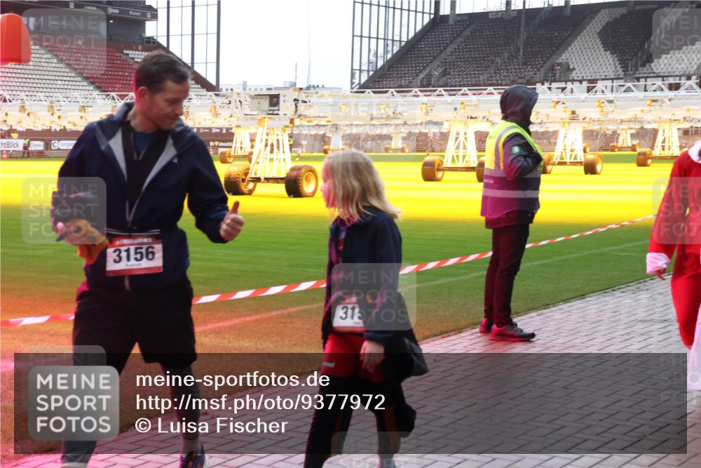 07.12.2025 - St. Pauli X-Mass-Run No. 15 Luisa Fischer http://msf.ph/oto/9377972 07.12.2025 10:28:36 Ziel 3156, 31, 412, 1507, 1717, 1742, 1745, 2101, 2188, 2526, 2723, 3395, 3412, 3413, 3454, 3458, 3472, 3713, 3727, 3729, 3730, 3879, 3881, 3883, 4037, 4064, 4065, 4132, 4133, 4159, 4160, 4189, 4245, 4250, 4344, 4350, 4355, 4376, 4380, 4383, 4388, 4453, 4454, 4462, 4463, 4527, 4538, 4697, 4698, 4700, 4701, 4702, 4704, 4706, 4707, 4708, 4710, 4875 meine-sportfotos.de