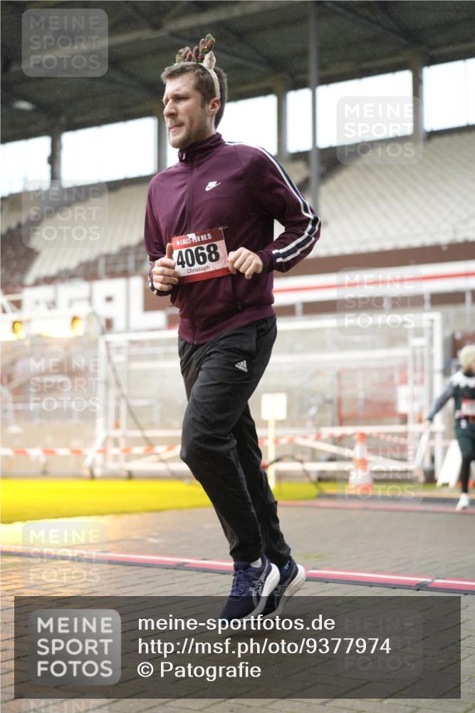 07.12.2025 - St. Pauli X-Mass-Run No. 15 Patografie http://msf.ph/oto/9377974 07.12.2025 10:08:55 Ziel 19, 390, 786, 789, 947, 1002, 1176, 1461, 1465, 1570, 1575, 1576, 2126, 2521, 3300, 3332, 3335, 3484, 3891, 3904, 3907, 4066, 4067, 4068 meine-sportfotos.de