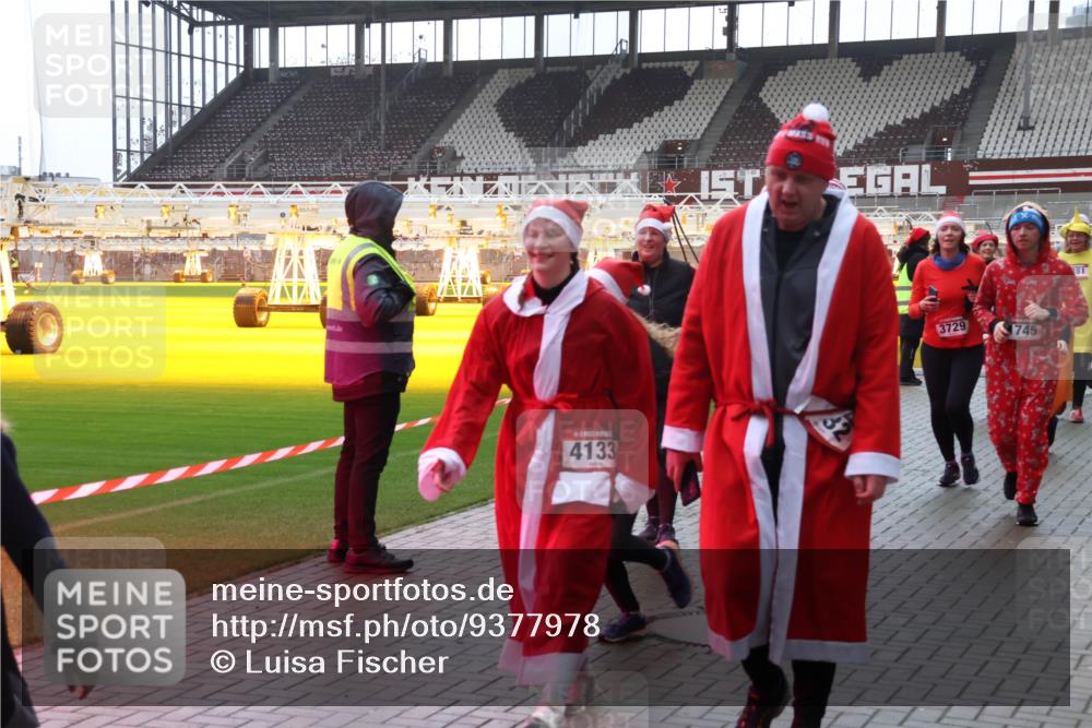 07.12.2025 - St. Pauli X-Mass-Run No. 15 Luisa Fischer http://msf.ph/oto/9377978 07.12.2025 10:28:37 Ziel 4133, 3729, 1745, 81, 412, 1507, 1717, 1742, 1745, 2101, 2188, 2526, 2723, 3395, 3412, 3413, 3454, 3458, 3472, 3713, 3727, 3729, 3730, 3879, 3881, 3883, 4037, 4064, 4065, 4132, 4133, 4159, 4160, 4189, 4245, 4250, 4344, 4350, 4355, 4376, 4380, 4388, 4453, 4454, 4462, 4463, 4527, 4538, 4697, 4698, 4700, 4701, 4702, 4704, 4706, 4707, 4708, 4710, 4875 meine-sportfotos.de