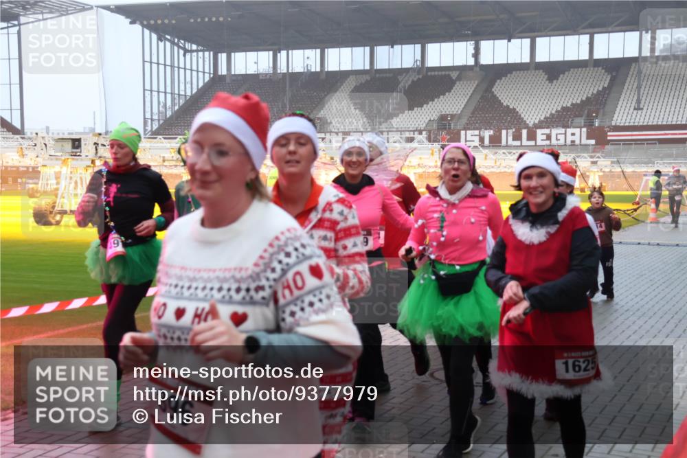 07.12.2025 - St. Pauli X-Mass-Run No. 15 Luisa Fischer http://msf.ph/oto/9377979 07.12.2025 11:09:05 Ziel 396, 1625, 14, 100, 152, 155, 166, 335, 338, 341, 396, 446, 758, 784, 1078, 1170, 1184, 1412, xxxx, 1424, 1464, 1491, 1502, 1511, 1559, 1560, 1625, 1706, 2070, 2259, 2879, 2893, 2898, 4471, 4584, 4819, 4830 meine-sportfotos.de