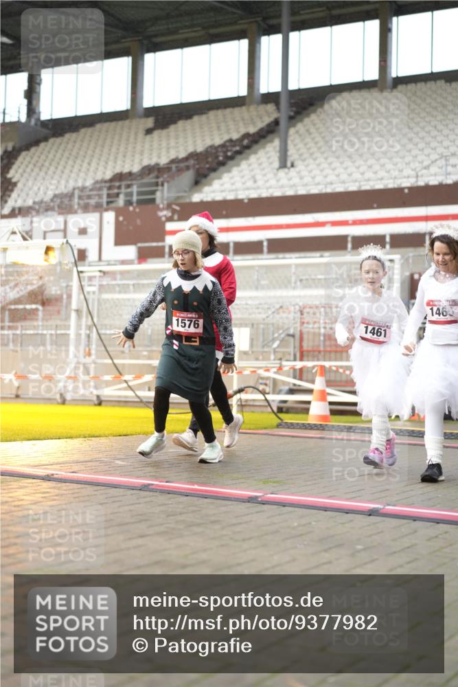 07.12.2025 - St. Pauli X-Mass-Run No. 15 Patografie http://msf.ph/oto/9377982 07.12.2025 10:08:57 Ziel 19, 390, 786, 1176, 1461, 1465, 1570, 1575, 1576, 2126, 2521, 3300, 3484, 3891, 3904, 3907, 4066, 4067, 4068, 4113 meine-sportfotos.de
