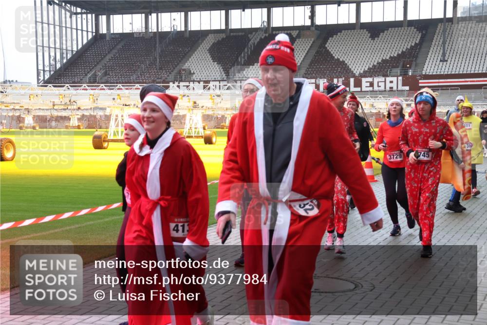 07.12.2025 - St. Pauli X-Mass-Run No. 15 Luisa Fischer http://msf.ph/oto/9377984 07.12.2025 10:28:38 Ziel 413, 981, 3729, 745, 38, 412, 1507, 1717, 1742, 1745, 2101, 2188, 2526, 2723, 3395, 3412, 3413, 3454, 3472, 3713, 3727, 3729, 3730, 3879, 3881, 3883, 4037, 4064, 4065, 4132, 4133, 4159, 4160, 4189, 4245, 4250, 4344, 4350, 4355, 4376, 4380, 4388, 4453, 4454, 4462, 4463, 4527, 4538, 4697, 4698, 4700, 4701, 4702, 4704, 4706, 4707, 4708, 4710, 4875 meine-sportfotos.de