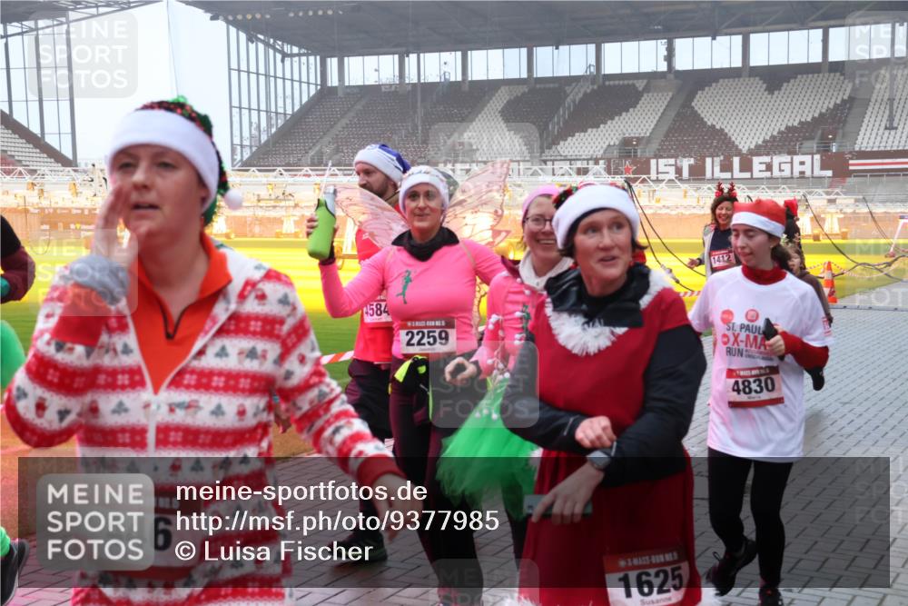 07.12.2025 - St. Pauli X-Mass-Run No. 15 Luisa Fischer http://msf.ph/oto/9377985 07.12.2025 11:09:06 Ziel 4, 446, 1412, 4584, 2259, 4830, 1625, 100, 152, 155, 166, 335, 338, 341, 396, 446, 619, 758, 784, 1078, 1170, 1184, 1205, 1211, 1412, xxxx, 1424, 1464, 1491, 1502, 1511, 1559, 1560, 1625, 1706, 2070, 2259, 2879, 2893, 2898, 4471, 4584, 4819, 4830 meine-sportfotos.de