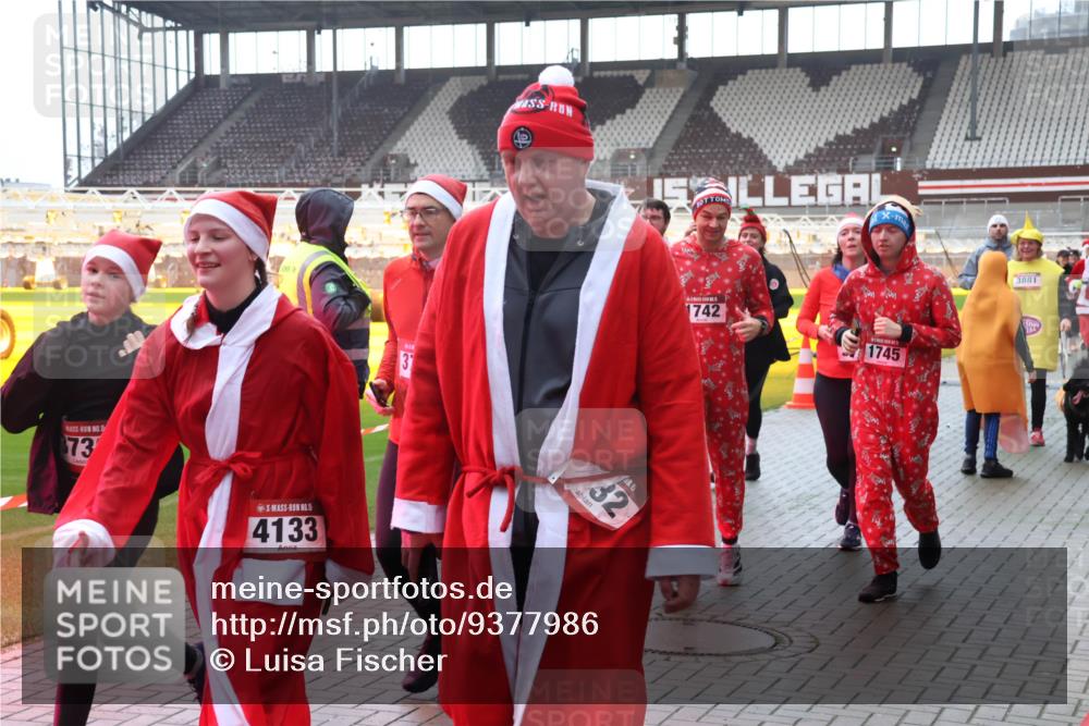 07.12.2025 - St. Pauli X-Mass-Run No. 15 Luisa Fischer http://msf.ph/oto/9377986 07.12.2025 10:28:38 Ziel 73, 106, 5, 4133, 37, 32, 1742, 1745, 3881, 412, 1507, 1717, 1742, 1745, 2101, 2188, 2526, 2723, 3395, 3412, 3413, 3454, 3472, 3713, 3727, 3729, 3730, 3879, 3881, 3883, 4037, 4064, 4065, 4132, 4133, 4159, 4160, 4189, 4245, 4250, 4344, 4350, 4355, 4376, 4380, 4388, 4453, 4454, 4462, 4463, 4527, 4538, 4697, 4698, 4700, 4701, 4702, 4704, 4706, 4707, 4708, 4710, 4875 meine-sportfotos.de