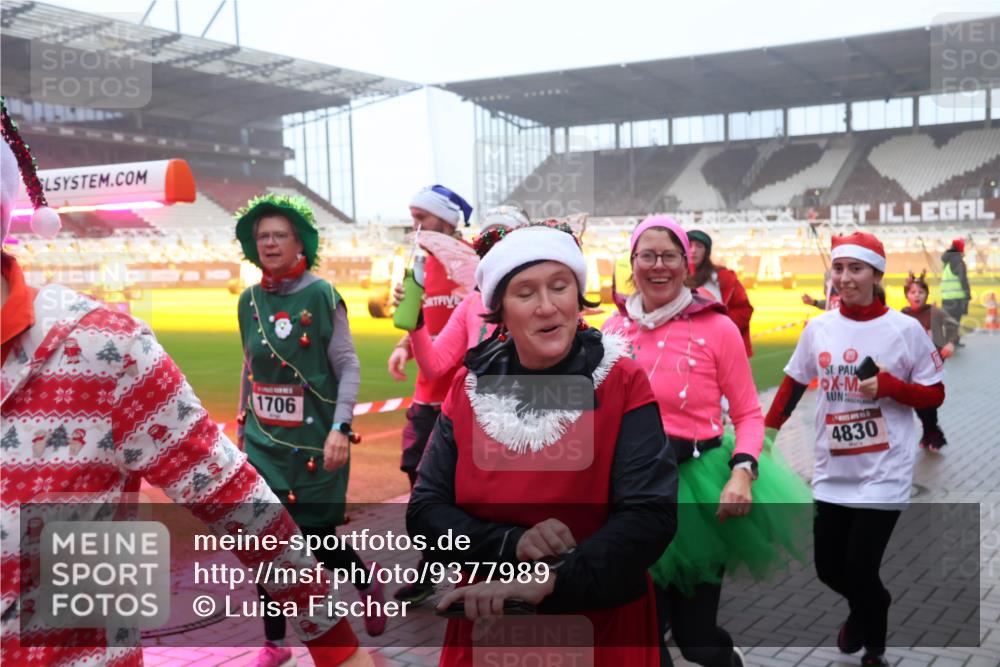 07.12.2025 - St. Pauli X-Mass-Run No. 15 Luisa Fischer http://msf.ph/oto/9377989 07.12.2025 11:09:06 Ziel 1706, 4830, 100, 152, 155, 166, 335, 338, 341, 396, 446, 619, 758, 784, 1078, 1170, 1184, 1205, 1211, 1412, xxxx, 1424, 1464, 1491, 1502, 1511, 1559, 1560, 1625, 1706, 2070, 2259, 2879, 2893, 2898, 4471, 4584, 4819, 4830 meine-sportfotos.de