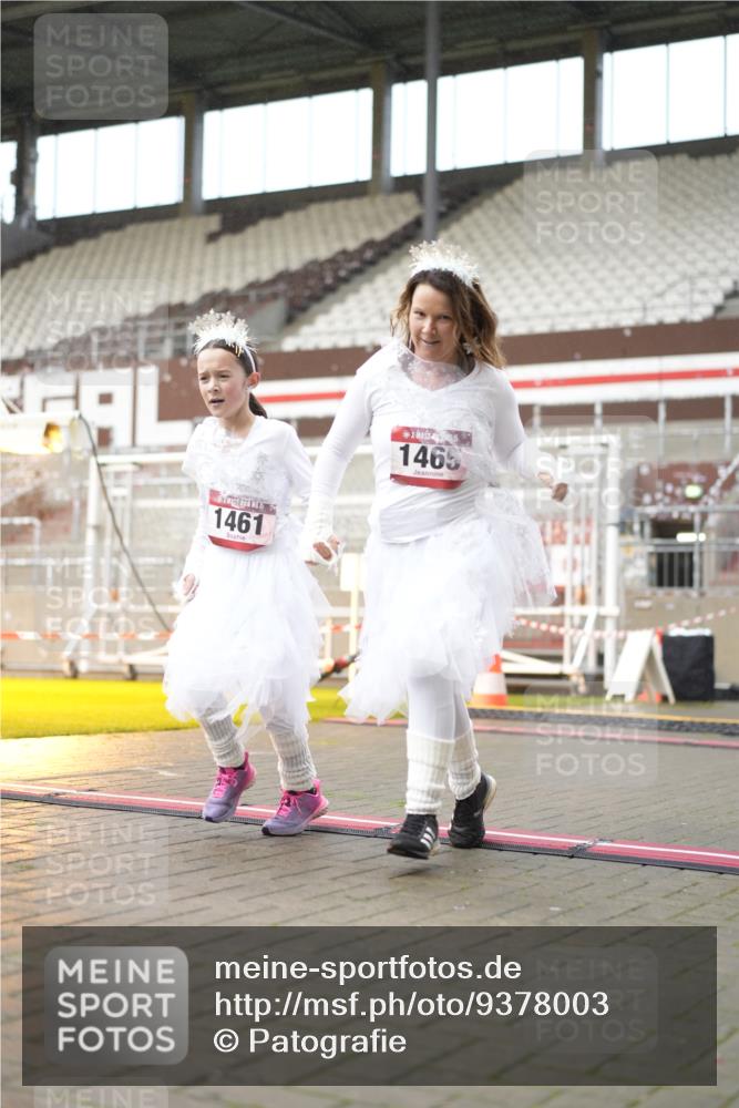 07.12.2025 - St. Pauli X-Mass-Run No. 15 Patografie http://msf.ph/oto/9378003 07.12.2025 10:08:58 Ziel 19, 786, 1176, 1461, 1465, 1570, 1575, 1576, 2126, 3300, 3484, 3891, 3904, 3907, 4066, 4067, 4068, 4113 meine-sportfotos.de