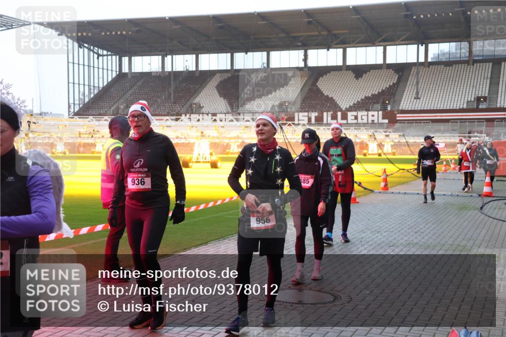 07.12.2025 - St. Pauli X-Mass-Run No. 15 Luisa Fischer http://msf.ph/oto/9378012 07.12.2025 10:03:34 Ziel 5, 936, 956, 885, 177, 442, 443, 460, 885, 918, 936, 943, 956, 963, 965, 1118, 1314, 1484, 1486, 1594, 2505, 2682, 2780, 2781, 2973, 2975, 3284, 3417, 3518, 3892, 4193, 4239 meine-sportfotos.de