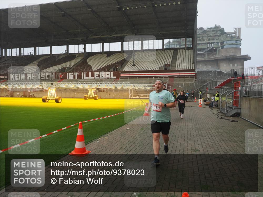 07.12.2025 - St. Pauli X-Mass-Run No. 15 Fabian Wolf http://msf.ph/oto/9378023 07.12.2025 10:06:38 Ziel 34, 150, 562, 1369, 1479, 1480, 1946, 3213, 3232, 3330, 3333, 3534, 3535, 3536, 3537, 3970, 3971, 4459 meine-sportfotos.de