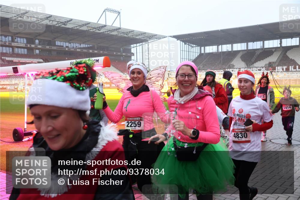 07.12.2025 - St. Pauli X-Mass-Run No. 15 Luisa Fischer http://msf.ph/oto/9378034 07.12.2025 11:09:07 Ziel 15, 2259, 1412, xxxx, 15, 4830, 100, 152, 155, 166, 335, 338, 341, 396, 446, 495, 496, 619, 758, 784, 1078, 1170, 1184, 1205, 1211, 1412, xxxx, 1424, 1464, 1491, 1502, 1511, 1559, 1560, 1625, 1706, 2070, 2259, 2879, 2893, 2898, 4471, 4584, 4819, 4830 meine-sportfotos.de