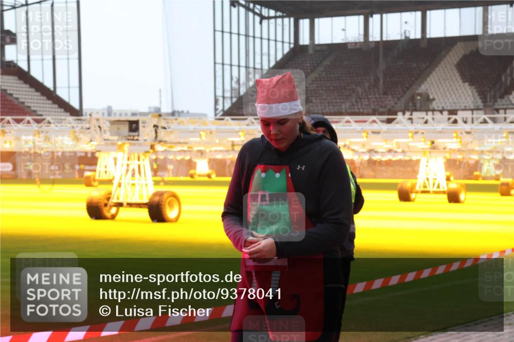 07.12.2025 - St. Pauli X-Mass-Run No. 15 Luisa Fischer http://msf.ph/oto/9378041 07.12.2025 10:03:40 Ziel 177, 358, 442, 443, 460, 885, 918, 936, 943, 956, 963, 965, 984, 1118, 1314, 1484, 1486, 1594, 1888, 2505, 2682, 2973, 2975, 3284, 3417, 3518, 3892, 4193, 4239 meine-sportfotos.de