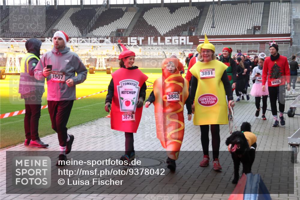 07.12.2025 - St. Pauli X-Mass-Run No. 15 Luisa Fischer http://msf.ph/oto/9378042 07.12.2025 10:28:44 Ziel 1507, 3879, 3881, 3883, 44, 4409, 412, 1507, 1717, 1742, 1745, 2526, 2723, 2912, 2913, 3209, 3218, 3377, 3395, 3412, 3413, 3454, 3472, 3727, 3729, 3730, 3879, 3881, 3883, 4037, 4064, 4065, 4132, 4133, 4159, 4160, 4189, 4245, 4250, 4344, 4350, 4355, 4376, 4380, 4388, 4453, 4454, 4527, 4538, 4697, 4698, 4700, 4701, 4702, 4704, 4706, 4707, 4708, 4710, 4875 meine-sportfotos.de