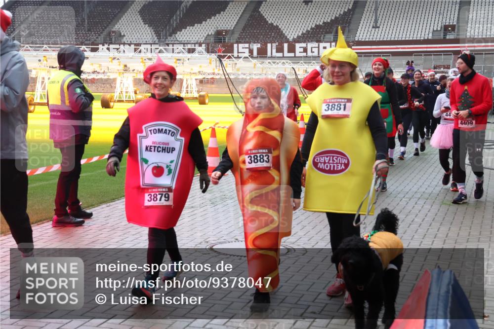 07.12.2025 - St. Pauli X-Mass-Run No. 15 Luisa Fischer http://msf.ph/oto/9378047 07.12.2025 10:28:45 Ziel 3879, 3881, 3883, 107, 44, 4409, 412, 1507, 1717, 1742, 1745, 2526, 2723, 2912, 2913, 3209, 3218, 3377, 3395, 3412, 3413, 3454, 3472, 3727, 3729, 3730, 3879, 3881, 3883, 4037, 4064, 4065, 4132, 4133, 4159, 4160, 4189, 4245, 4250, 4344, 4350, 4355, 4376, 4380, 4388, 4453, 4454, 4527, 4538, 4697, 4698, 4700, 4701, 4702, 4704, 4706, 4707, 4708, 4710, 4875 meine-sportfotos.de