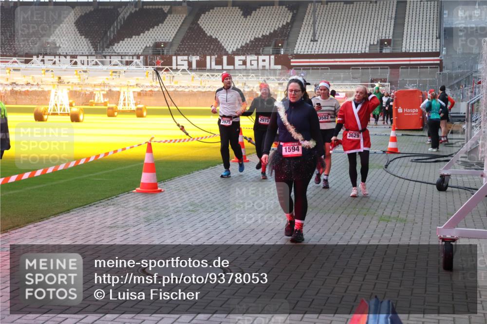 07.12.2025 - St. Pauli X-Mass-Run No. 15 Luisa Fischer http://msf.ph/oto/9378053 07.12.2025 10:03:45 Ziel 2975, 2973, 3582, 1594, 3629, 177, 214, 358, 442, 443, 460, 885, 918, 936, 940, 943, 956, 963, 965, 984, 1023, 1118, 1263, 1264, 1314, 1484, 1486, 1506, 1594, 1888, 2380, 2505, 2682, 2973, 2975, 3284, 3334, 3417, 4193, 4239, 4660, 4667, 4679, 4680 meine-sportfotos.de