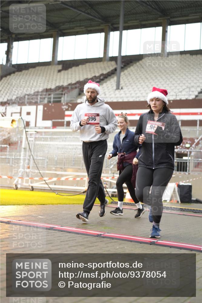 07.12.2025 - St. Pauli X-Mass-Run No. 15 Patografie http://msf.ph/oto/9378054 07.12.2025 10:09:11 Ziel 881, 896, 899, 960, 1461, 1465, 1575, 1576, 3493, 4113, 4666 meine-sportfotos.de