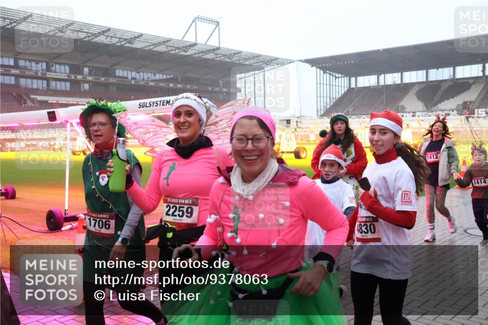07.12.2025 - St. Pauli X-Mass-Run No. 15 Luisa Fischer http://msf.ph/oto/9378063 07.12.2025 11:09:07 Ziel 15, 1706, 15, 2259, 15, 4830, 1412, xxxx, 100, 152, 155, 166, 335, 338, 341, 396, 446, 495, 496, 619, 758, 784, 1078, 1170, 1184, 1205, 1211, 1412, xxxx, 1424, 1464, 1491, 1502, 1511, 1559, 1560, 1625, 1706, 2070, 2259, 2879, 2893, 2898, 4471, 4584, 4819, 4830 meine-sportfotos.de