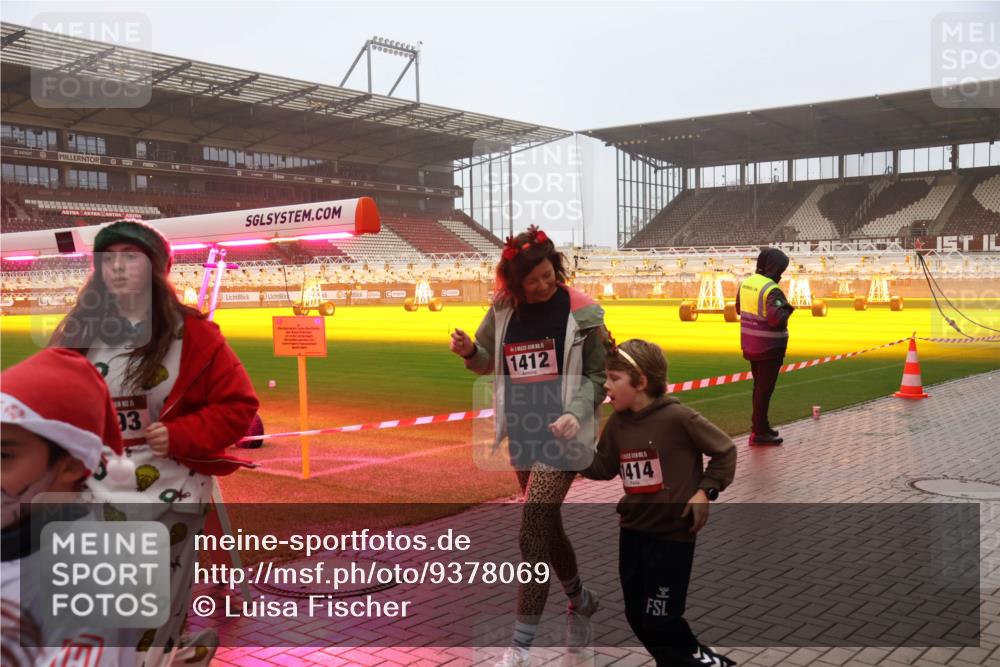 07.12.2025 - St. Pauli X-Mass-Run No. 15 Luisa Fischer http://msf.ph/oto/9378069 07.12.2025 11:09:09 Ziel 33, 1412, xxxx, 100, 152, 155, 166, 335, 338, 341, 396, 446, 495, 496, 619, 758, 784, 1078, 1136, 1138, 1140, 1170, 1184, 1205, 1211, 1412, xxxx, 1424, 1464, 1491, 1502, 1511, 1625, 1706, 2070, 2259, 2879, 2893, 2898, 4471, 4584, 4819, 4830 meine-sportfotos.de