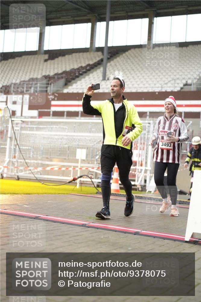 07.12.2025 - St. Pauli X-Mass-Run No. 15 Patografie http://msf.ph/oto/9378075 07.12.2025 10:09:14 Ziel 881, 896, 899, 960, 1718, 3493, 3756, 4113, 4666 meine-sportfotos.de