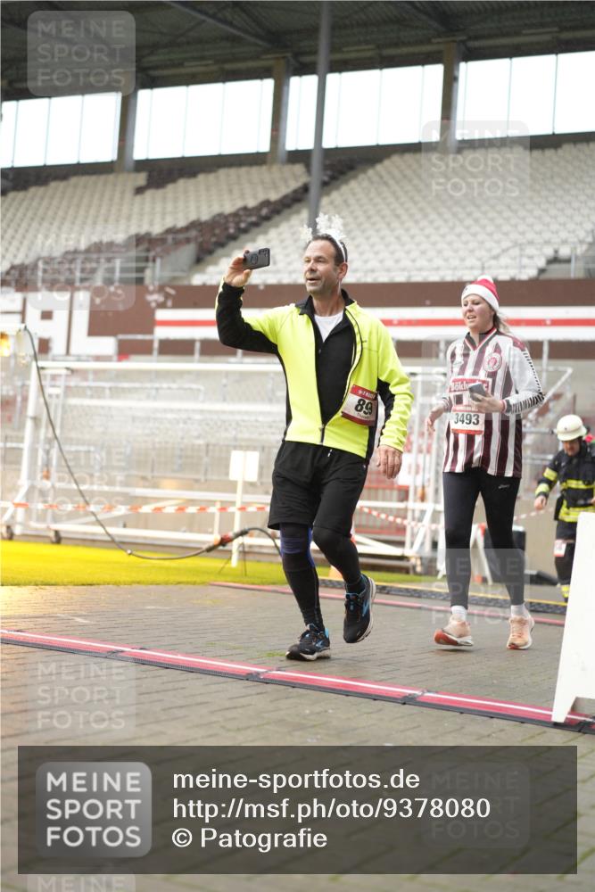 07.12.2025 - St. Pauli X-Mass-Run No. 15 Patografie http://msf.ph/oto/9378080 07.12.2025 10:09:14 Ziel 881, 896, 899, 960, 1718, 3493, 3756, 4113, 4666 meine-sportfotos.de