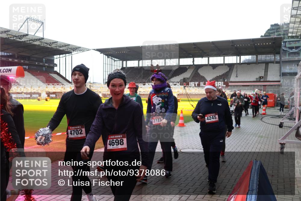 07.12.2025 - St. Pauli X-Mass-Run No. 15 Luisa Fischer http://msf.ph/oto/9378086 07.12.2025 10:28:55 Ziel 15, 4702, 15, 4698, 2723, 4245, 412, 1095, 1507, 1742, 1745, 2046, 2051, 2526, 2723, 2912, 2913, 3209, 3218, 3377, 3395, 3412, 3413, 3454, 3472, 3727, 3729, 3730, 3879, 3881, 3883, 4037, 4064, 4065, 4159, 4160, 4189, 4245, 4250, 4344, 4355, 4376, 4380, 4388, 4414, 4449, 4450, 4697, 4698, 4700, 4701, 4702, 4704, 4706, 4707, 4708, 4710 meine-sportfotos.de