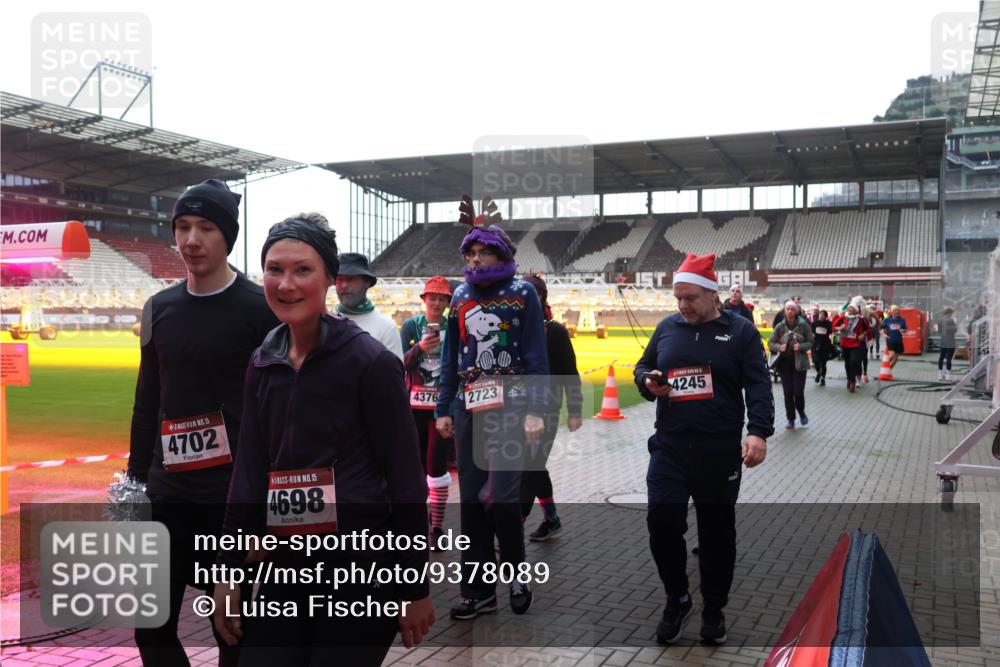 07.12.2025 - St. Pauli X-Mass-Run No. 15 Luisa Fischer http://msf.ph/oto/9378089 07.12.2025 10:28:56 Ziel 15, 4702, 15, 4698, 4376, 2723, 4245, 412, 1095, 1507, 1566, 1742, 1745, 2046, 2051, 2397, 2526, 2723, 2912, 2913, 3209, 3218, 3377, 3395, 3412, 3413, 3454, 3472, 3727, 3729, 3730, 3879, 3881, 3883, 4037, 4064, 4065, 4159, 4160, 4189, 4245, 4250, 4344, 4355, 4376, 4380, 4388, 4414, 4446, 4449, 4450, 4697, 4698, 4700, 4701, 4702, 4704, 4706, 4707, 4708, 4710 meine-sportfotos.de